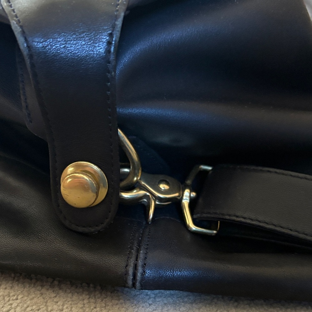 Black Leather Duffel Bag by COACH. Made in Italy. Pre Loved. Vintage. 1990s
